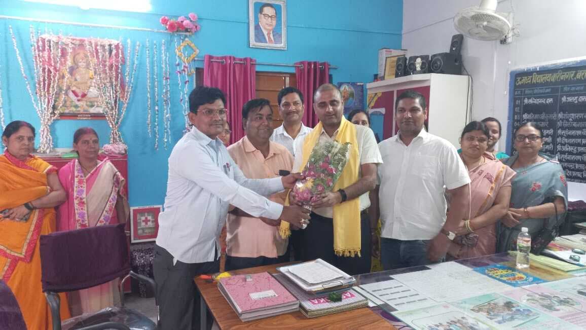 बीपीआरओ को अंगवस्त्र देकर किया सम्मानित