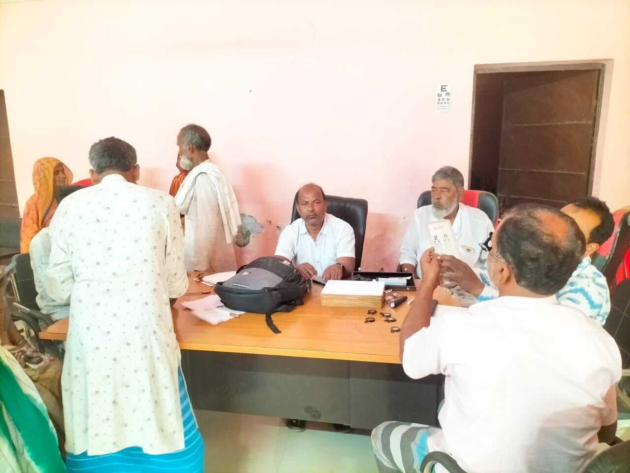 भेलागंज में शिविर में 55 लोगों के आंख की जांच हुयी