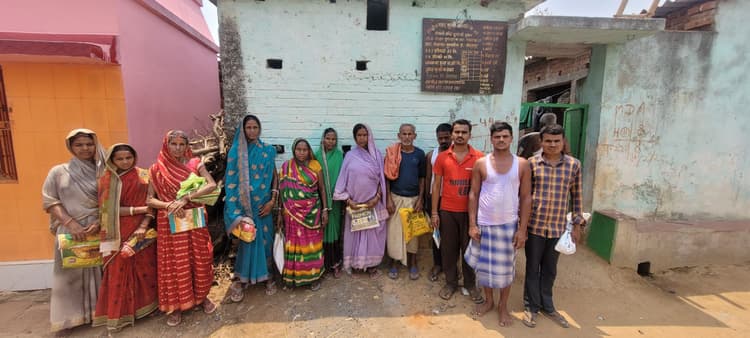 deoghar news : चावल लेने पहुंचे राशन कार्डधारी, दुकानदार ने कहा- स्टॉक खत्म, अगली बार मिलेगा