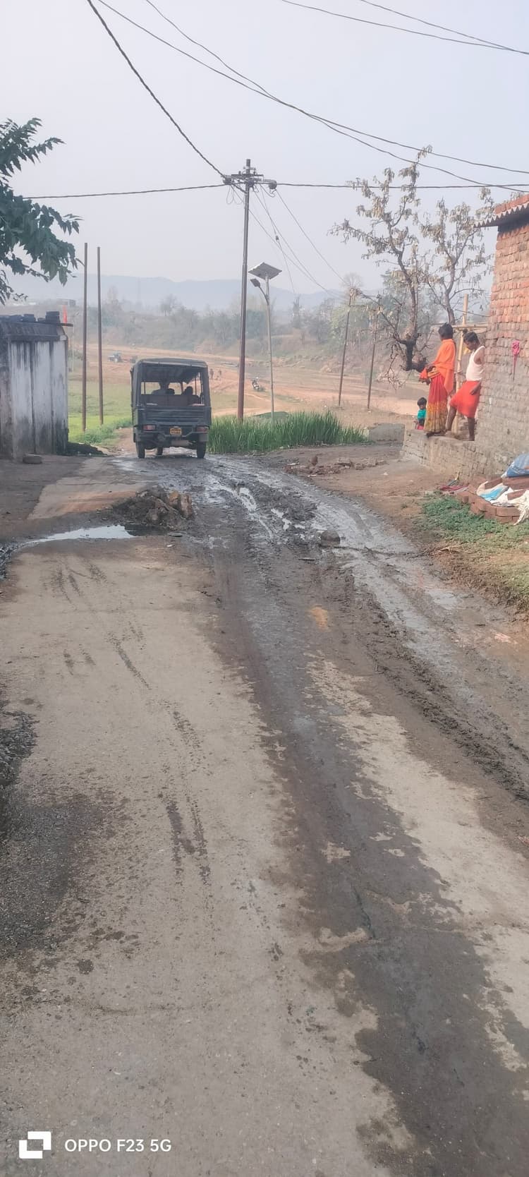 बालू के अवैध खनन से नदी के अस्तित्व पर संकट