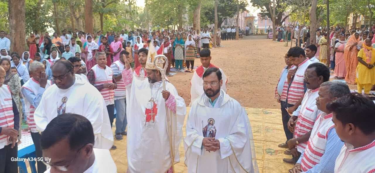 ईश्वर हमेशा हमें प्रेम करना सिखाता है: फादर