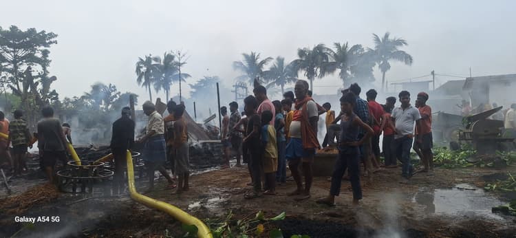 आग लगने से सात घर जले,  लाखों का नुकसान