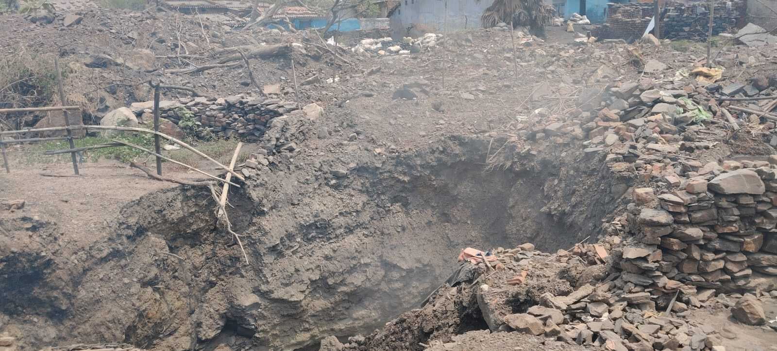 Dhanbad News : जोगता 11 नंबर बस्ती में दो जगहों पर बने गोफ, दहशत में लोग