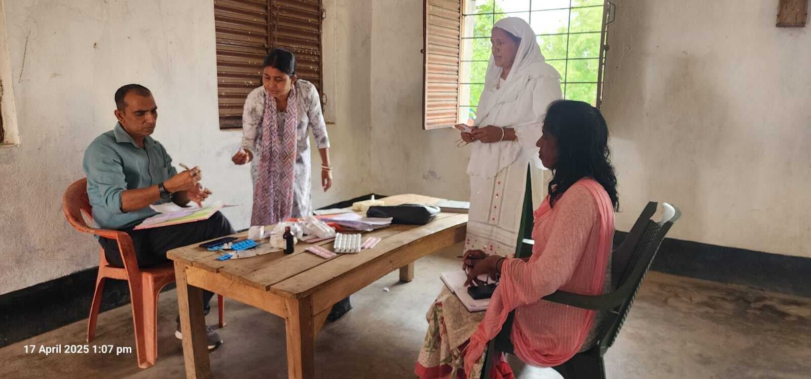 प्रभारी चिकित्सा पदाधिकारी के निरीक्षण में बंद मिले कई स्वास्थ्य उपकेंद्र, कर्मचारियों से शो-कॉज