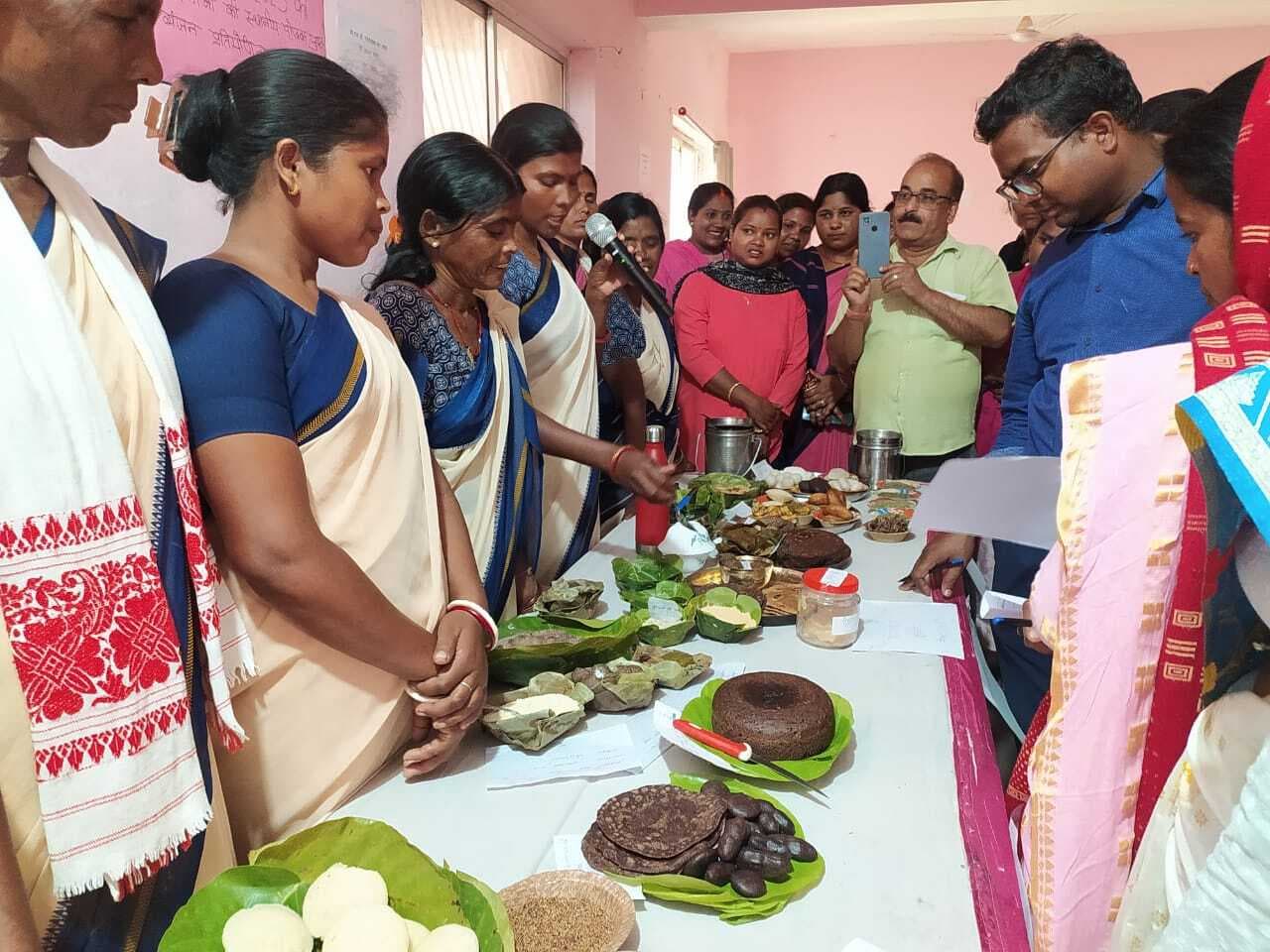 पोषण पखवाड़ा में पारंपरिक व्यंजन का प्रदर्शन