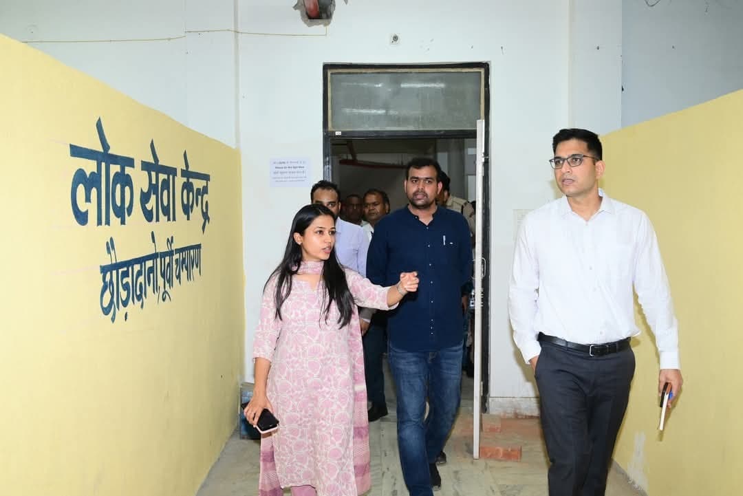 Motihari:डीएम ने किया प्रखंड कार्यालय का औचक निरीक्षण