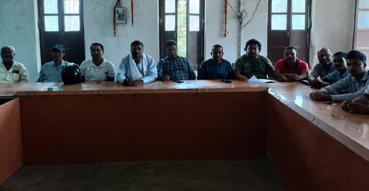 Madhubani News : मांगें पूरी नहीं तो धरना-प्रदर्शन करेंगे पैक्स प्रबंधक