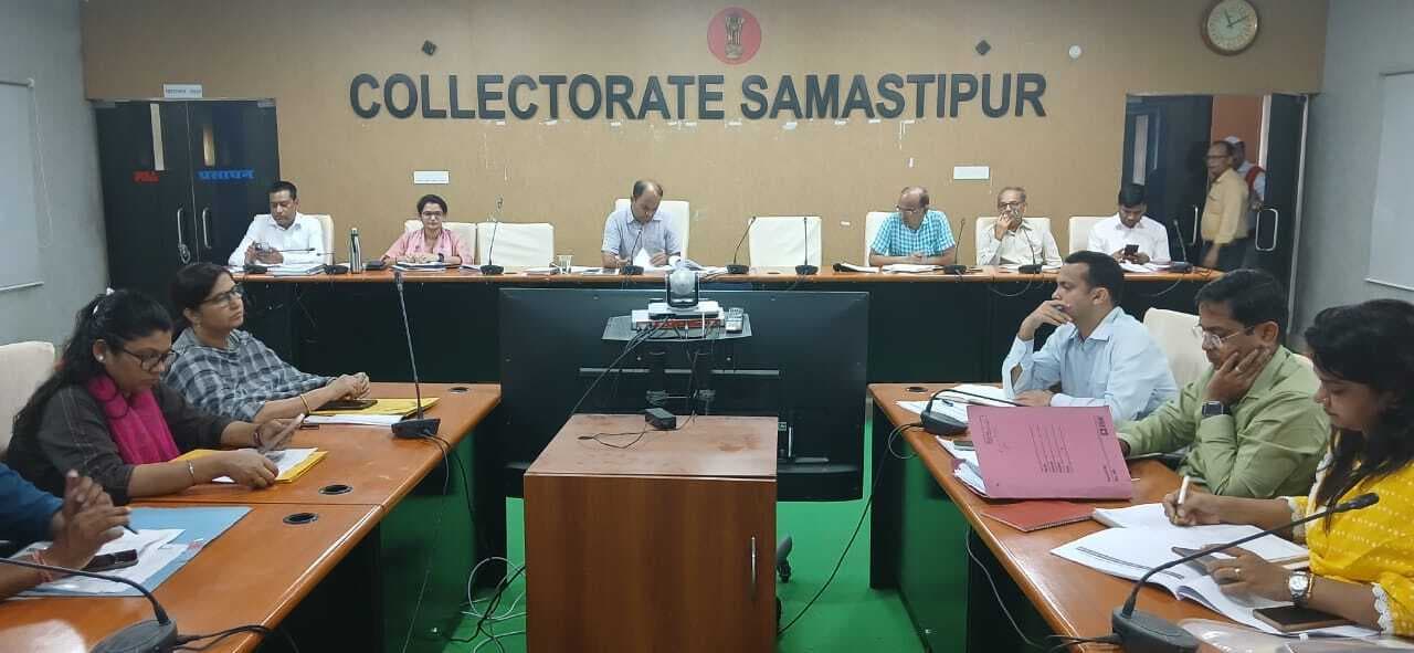 डीएम का राजस्व संग्रहण में तेजी का निर्देश