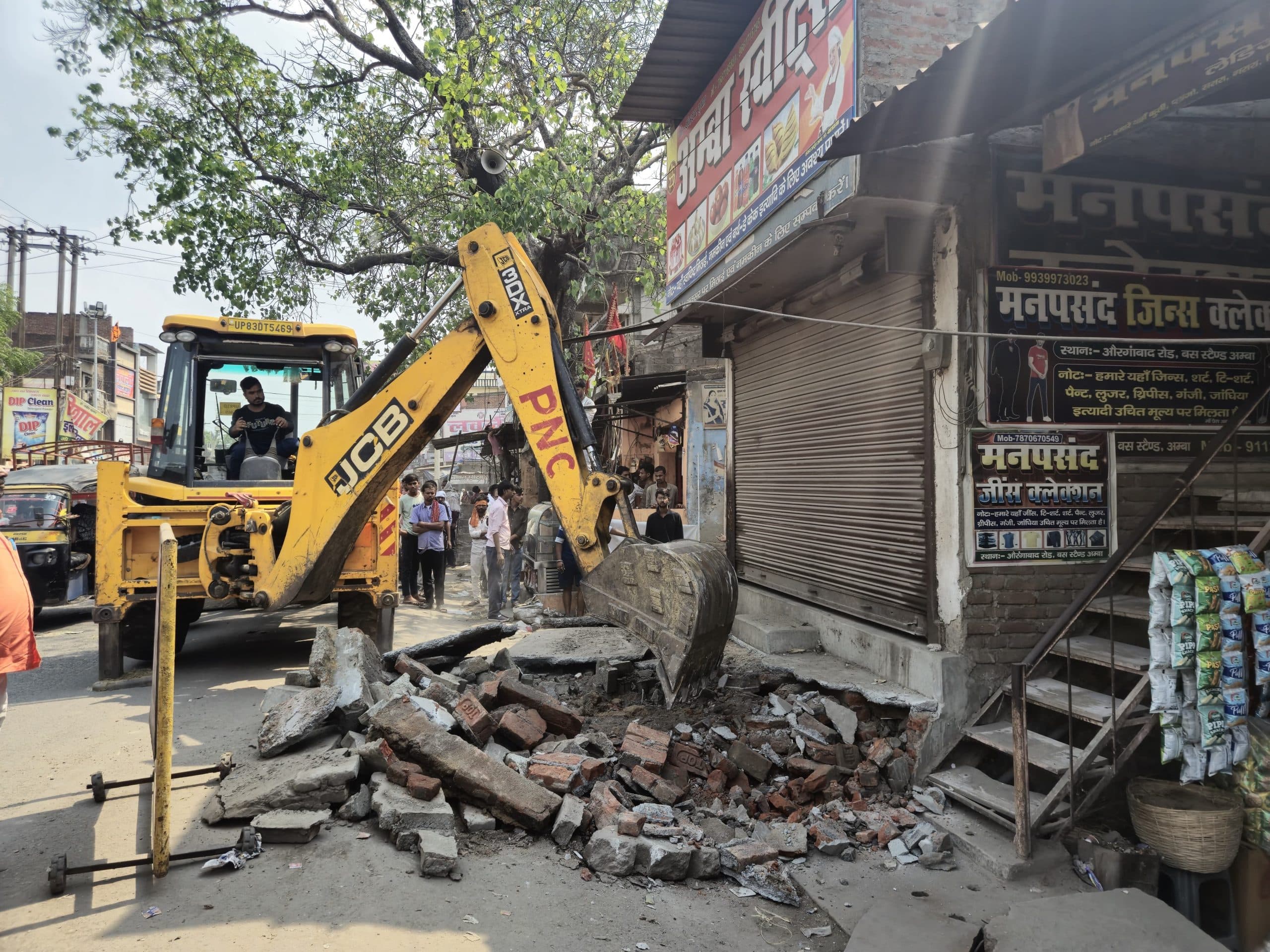 Aurangabad News : दुकान का टूटा छज्जा, तो किसी के छत की सीढ़ी