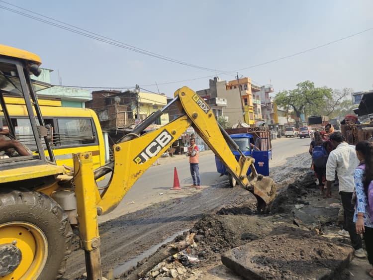 Aurangabad News : साफ करायी गयी एनएच की नाली, लोगों को मिली राहत