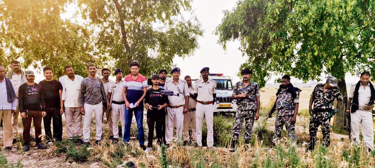 Hajipur News : राघोपुर में ड्रोन की मदद से आठ शराब भट्ठियां ध्वस्त