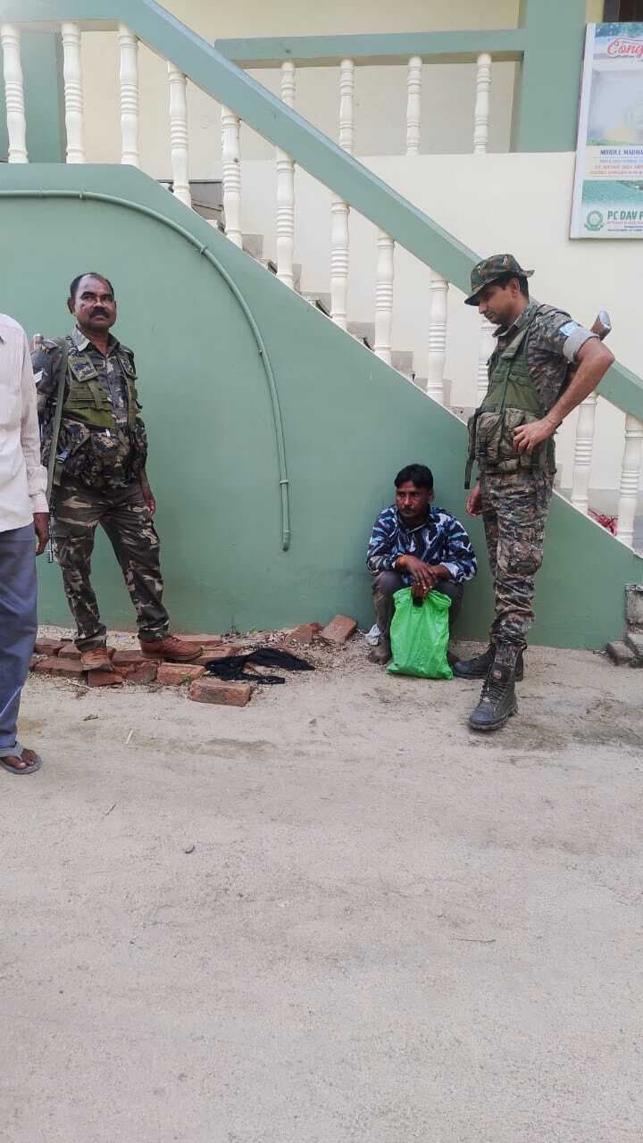 Crime News :डिक्की से रुपये निकालकर भाग रहा युवक धराया