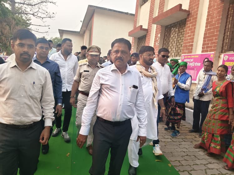 Giridih News :मंत्रियों ने की पीरटांड़ मेगा लिफ्ट योजना की समीक्षा