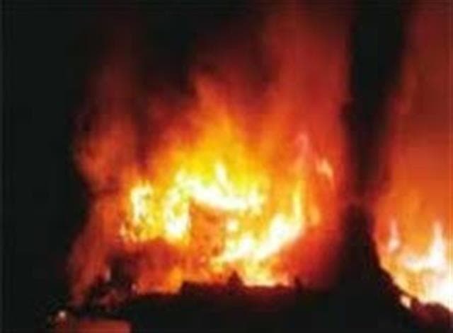 Gaya News : आग में कूदी मां पर बच्चे को बचा नहीं सकी, खुद भी गंभीर रूप से झुलसी