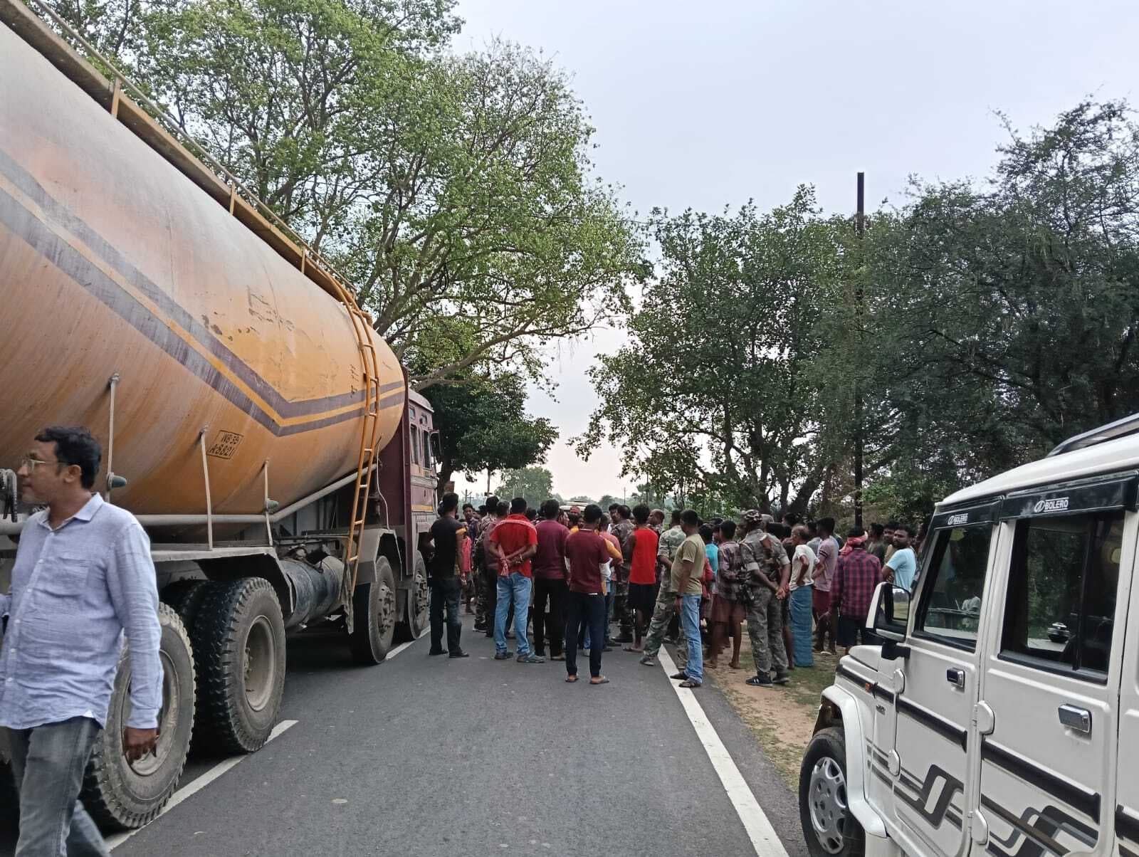 जेएमएम कार्यकर्ता की मौत पर ग्रामीणों ने किया सड़क जाम