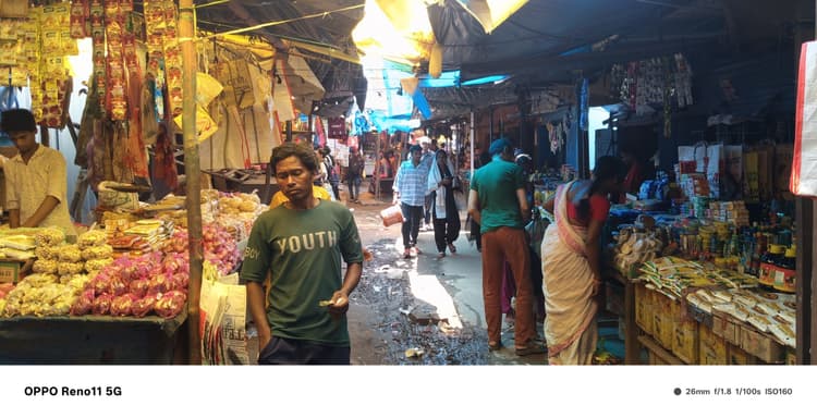 West Singbhum News : अतिक्रमण से संकरा हुआ गुदड़ी बाजार, नप मौन