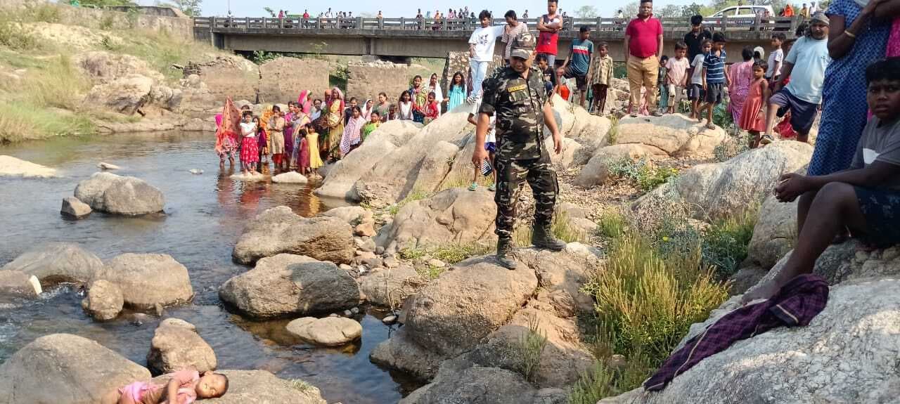 West Singhbhum News : इंदकाटा पुलिया के नीचे से मिला मासूम का शव, जांच में जुटी पुलिस