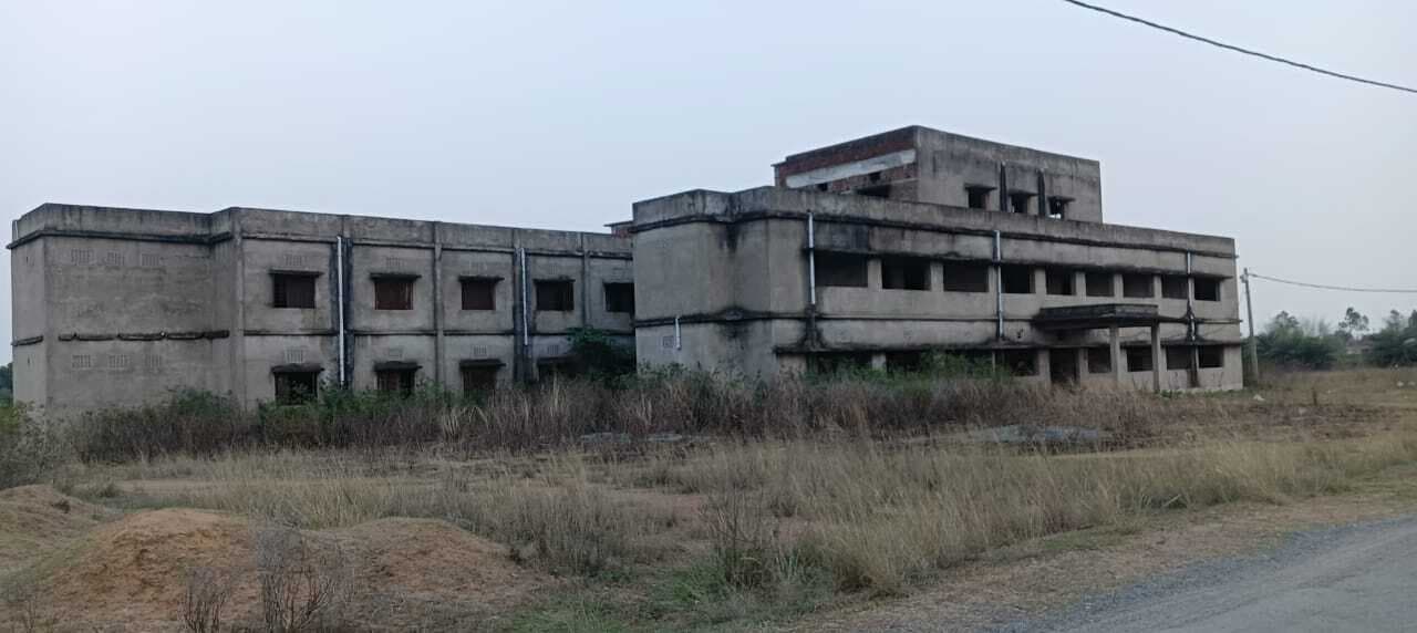 East Singhbhum News :मंत्री जी ! चाकुलिया मॉडल स्कूल के हालात सुधरवा दें, घटने लगे हैं छात्र