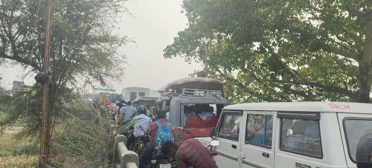 Bhagalpur news पांच घंटे भीषण जाम, एम्बुलेंस, स्कूली वाहन व एसडीपीओ की गाड़ी जाम में फंसी