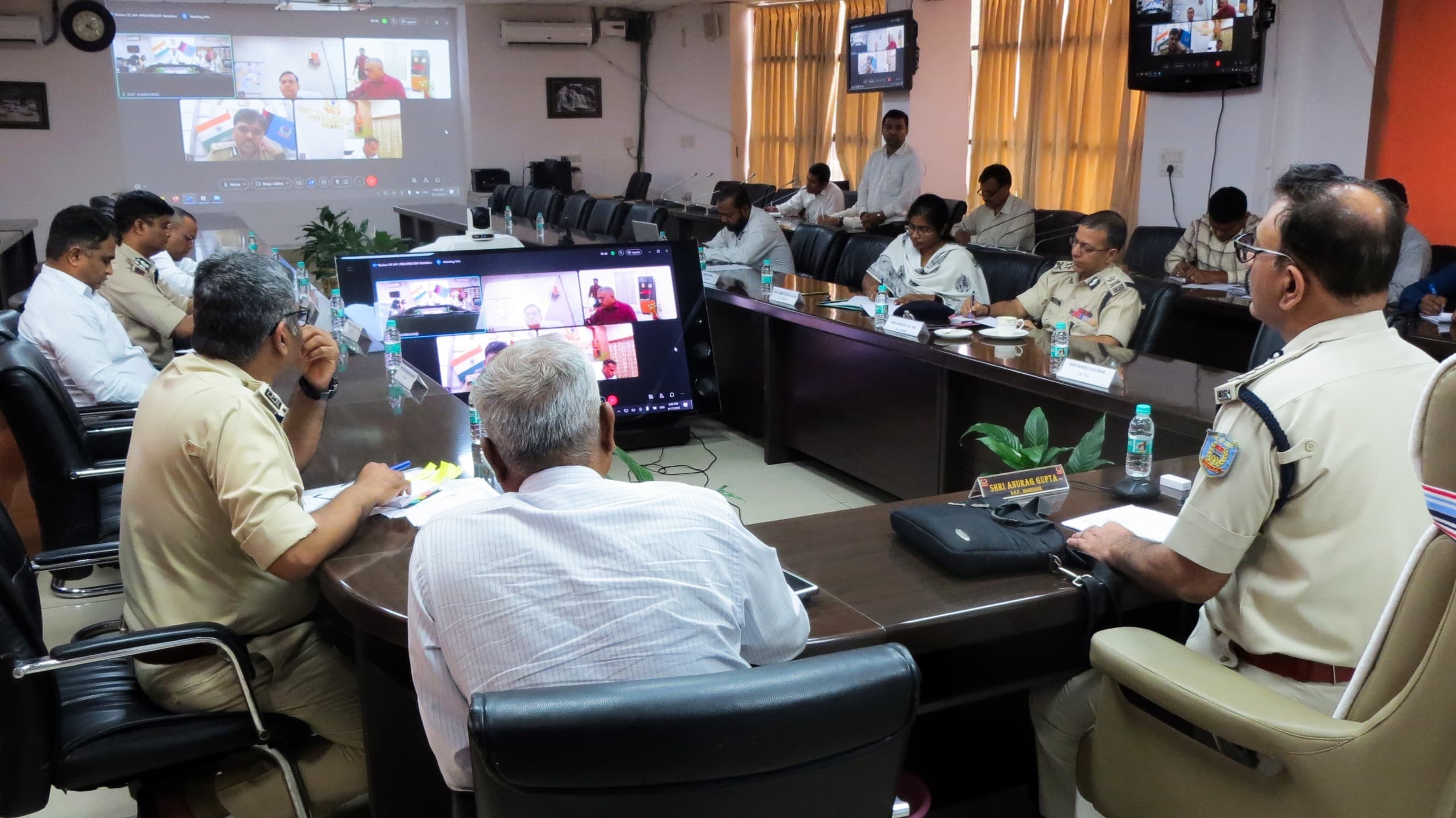 Ranchi News : जवानों को समय पर प्रोन्नति का लाभ देना सुनिश्चित करें : डीजीपी