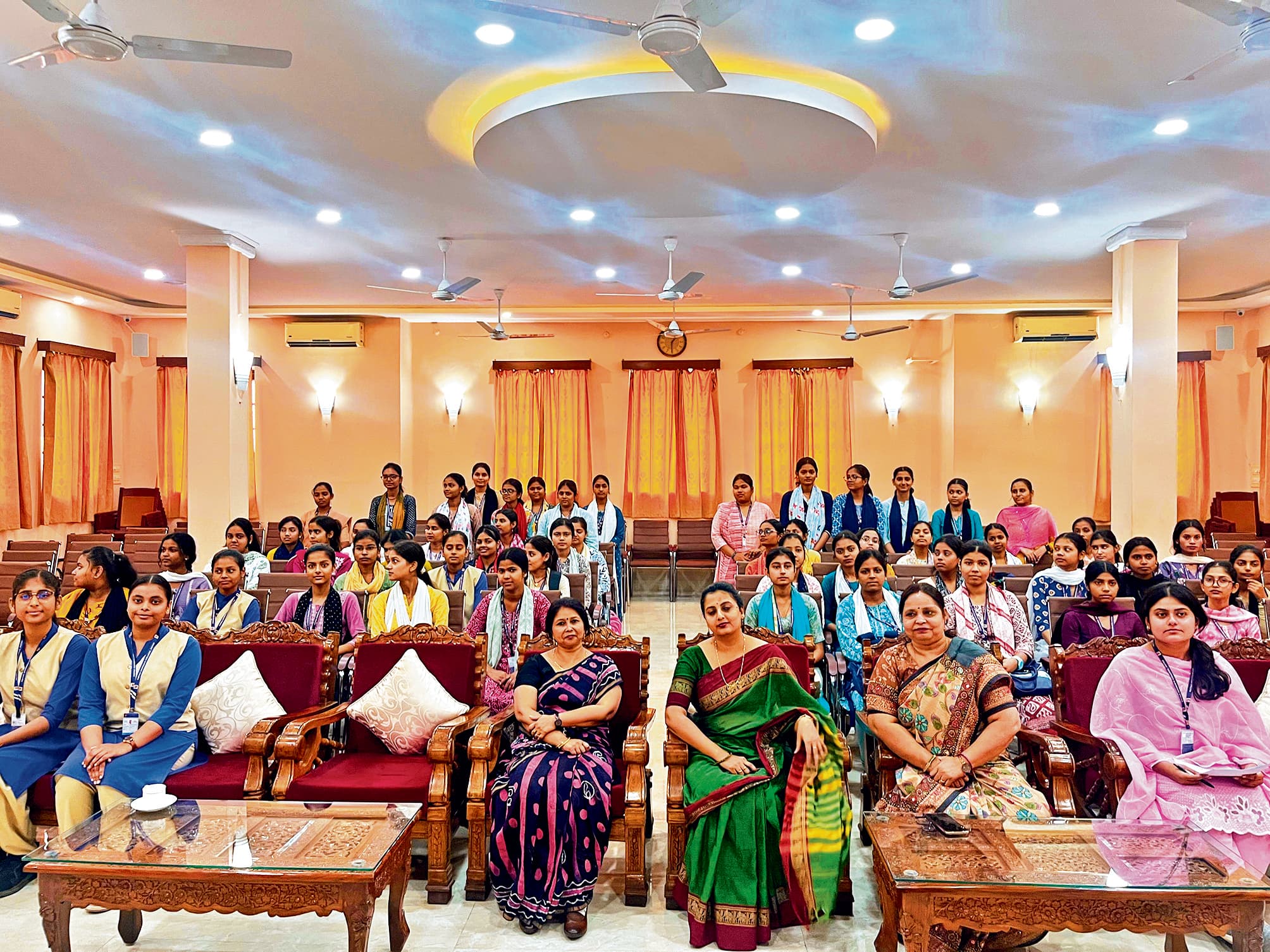 पुस्तक समीक्षा सत्र में रूसी उपन्यास व्हाइट नाइट्स पर हुई चर्चा