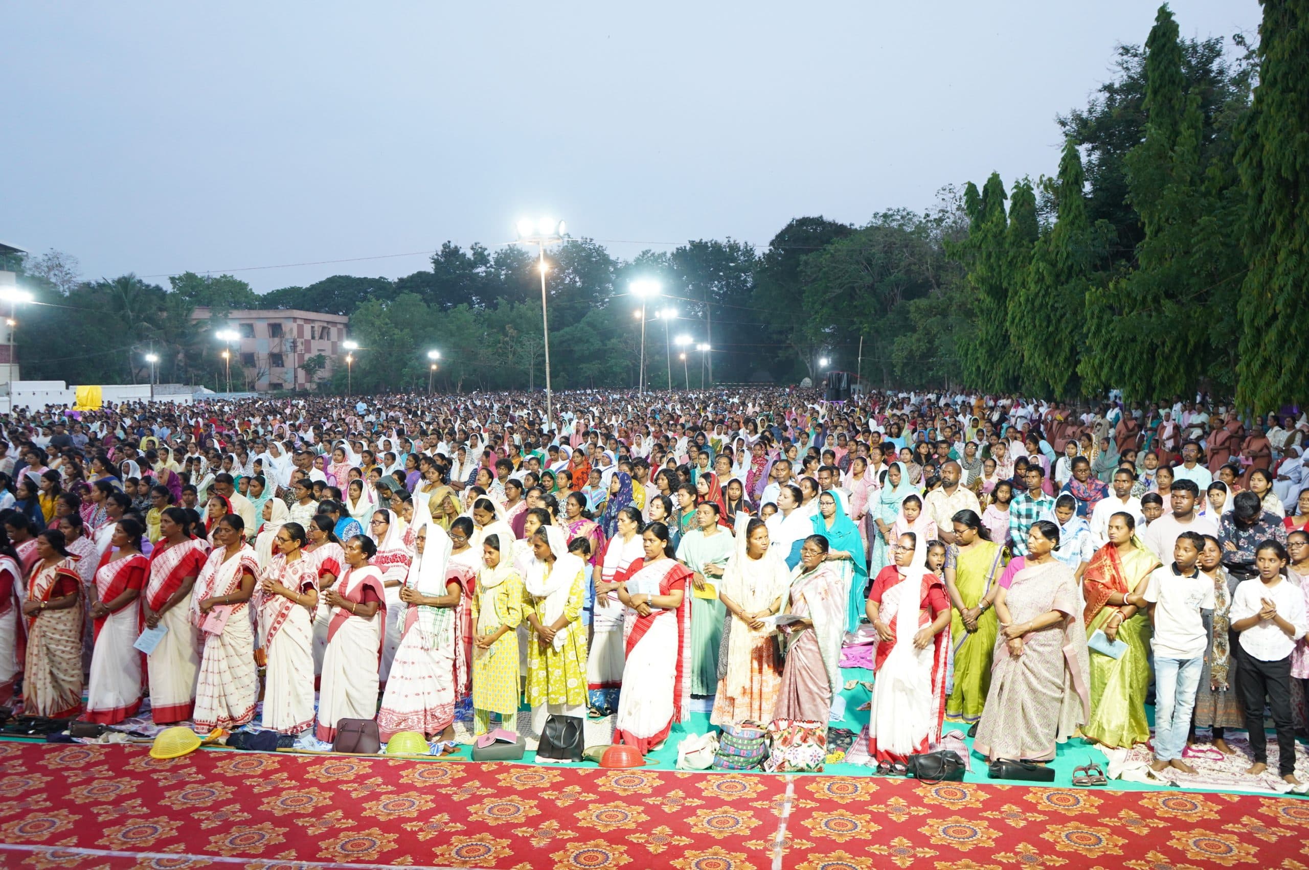 ranchi news : लोयला मैदान में पुण्य बृहस्पतिवार की धर्मविधि, आर्चबिशप ने 12 सामान्य लोगों के पैर धोये