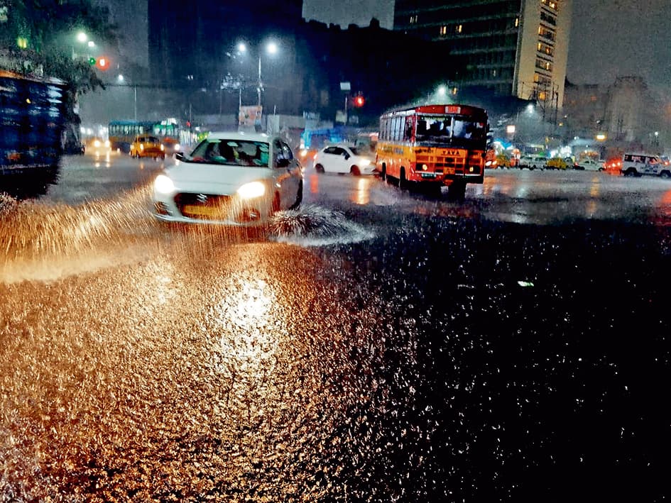 मूसलधार बारिश ने दी गर्मी से राहत