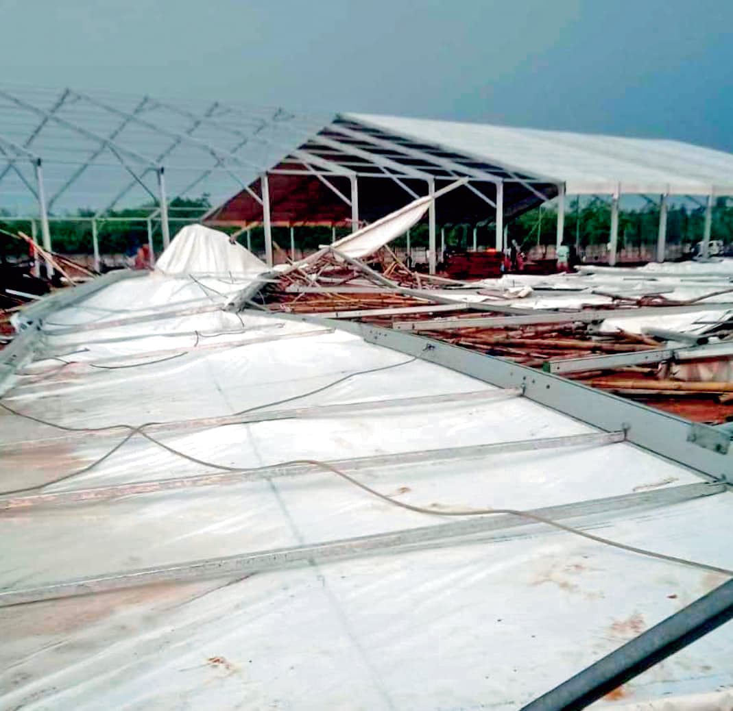 सालबनी : तेज आंधी में टूट गया सीएम की सभा का मंच