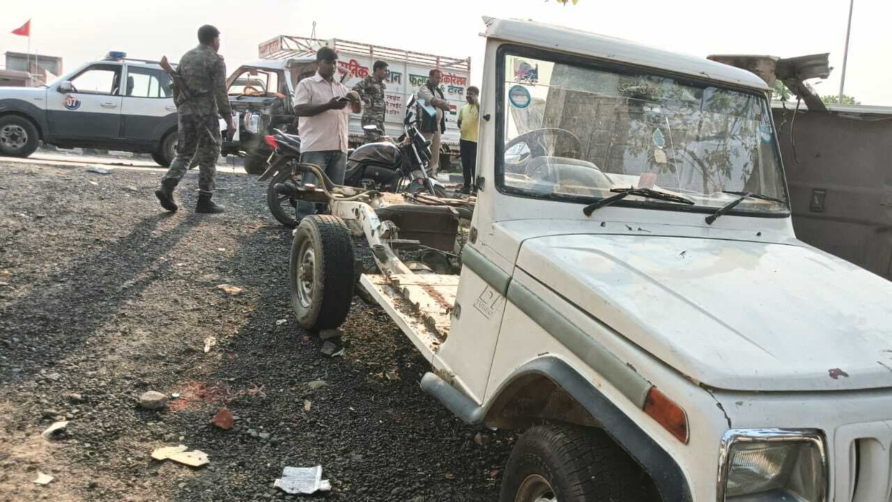 बोलेरो की चोरी कर गैरेज में बनवा रहा था पिकअप, पुलिस ने जब्त किया