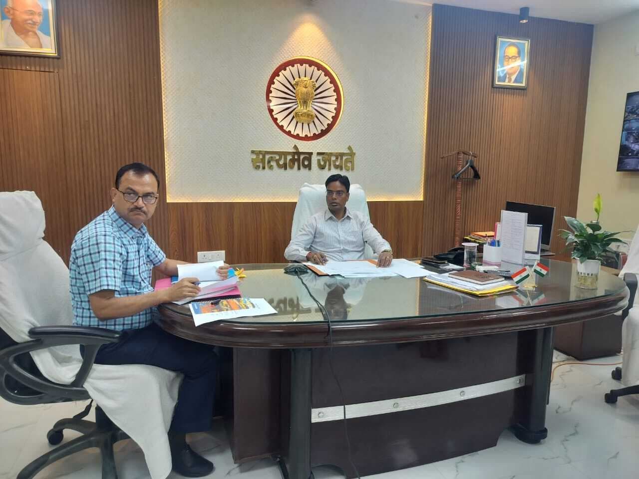 नीलाम वाद की प्रगति को लेकर डीएम की अध्यक्षता में समीक्षा बैठक आयोजित