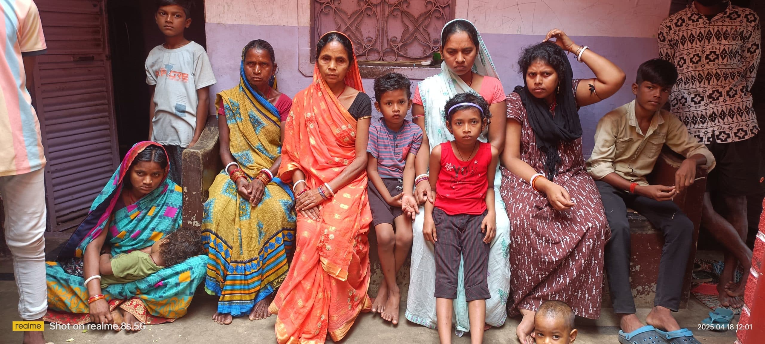 Dhanbad News : युवक का शव कुवैत से नहीं पहुंचा खेराबेड़ा, इंतजार में पथरा गयीं परिजनों की आंखें