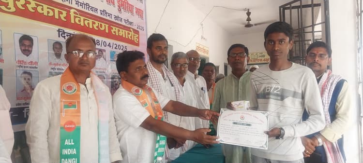 प्रतियोगिता खोज परीक्षा में सफल प्रतिभागियों को किया सम्मानित