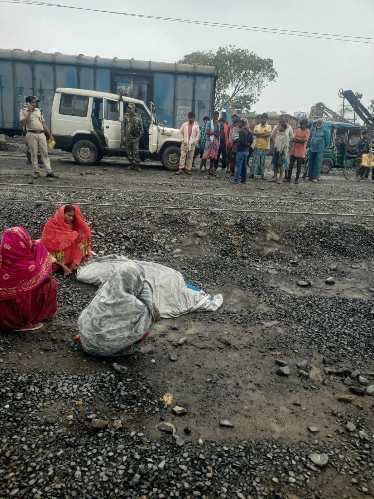 पत्थर लोड करने के दौरान एक मजदूर की मौत