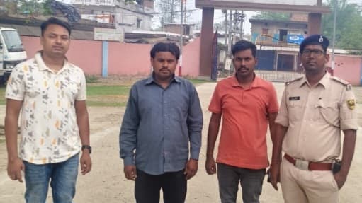 वारंटी को पुलिस ने किया गिरफ्तार