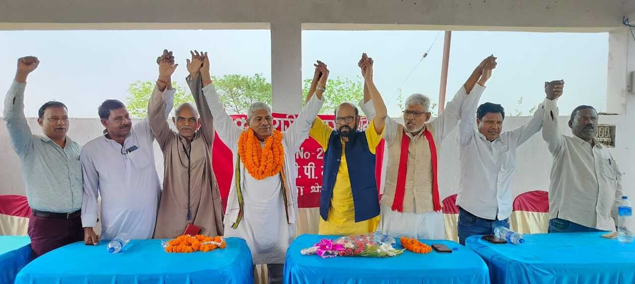 Dhanbad News: एटक नेता बैजनाथ यादव समर्थकों के साथ बीसीकेयू में शामिल