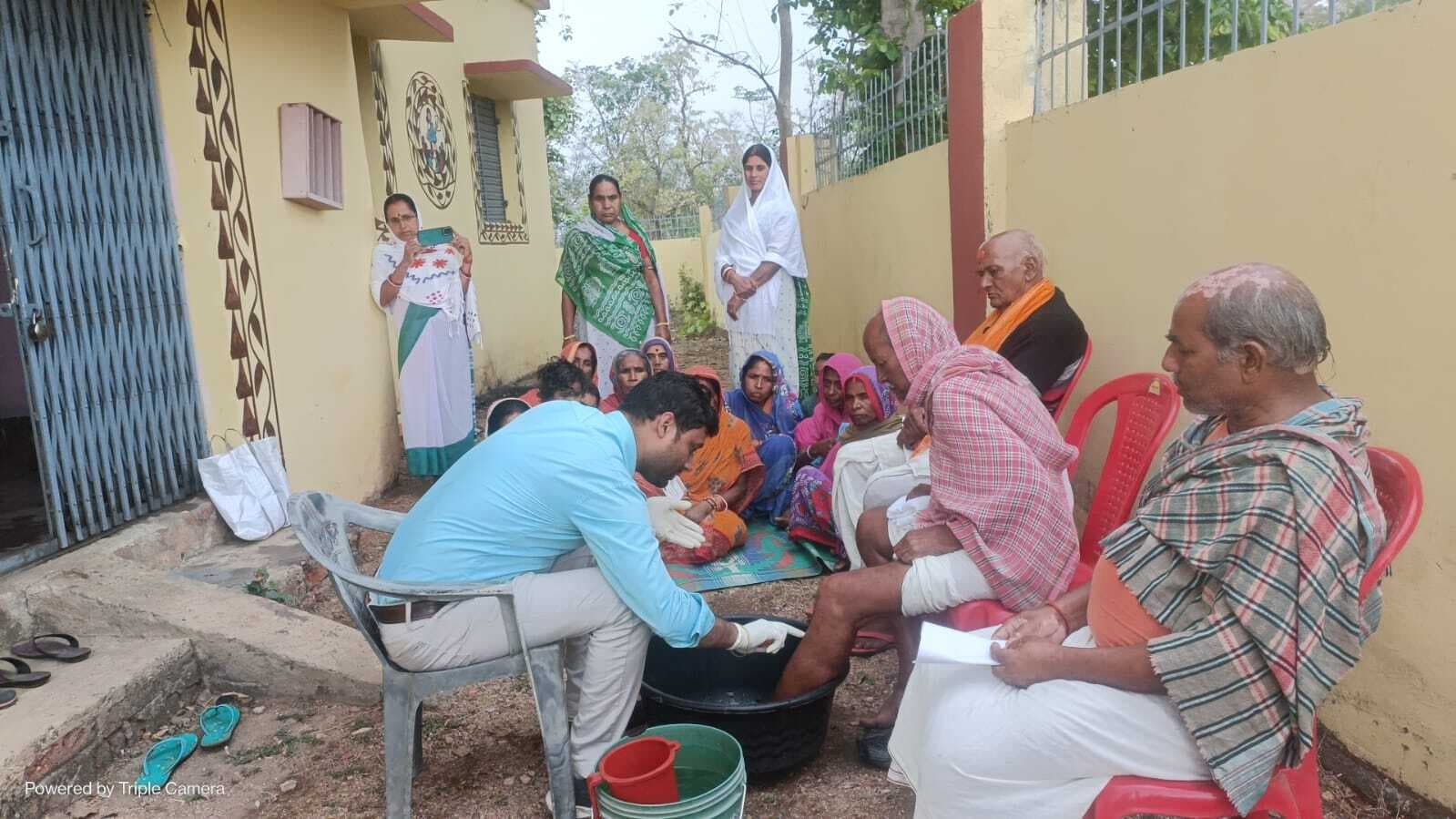 deoghar news : फाइलेरिया मरीजों को बीमारी से बचाव की दी गयी जानकारी