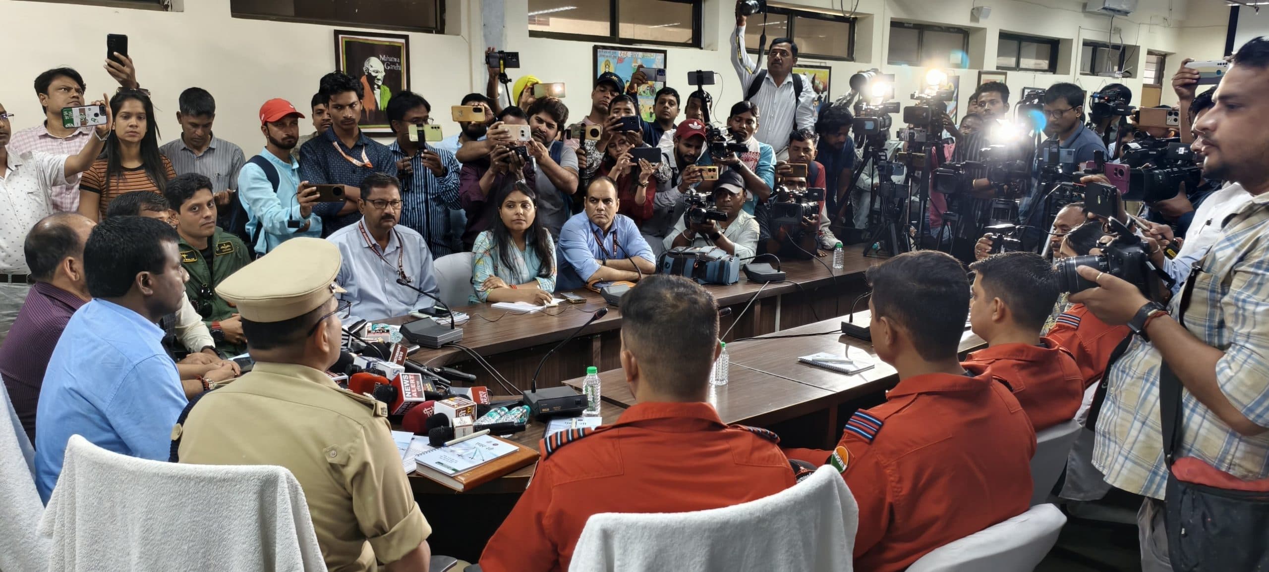 Ranchi news : डीसी ने की एयर शो की तैयारी की समीक्षा, अधिकारियों को दिये निर्देश