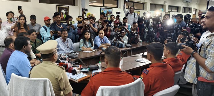 Ranchi news : डीसी ने की एयर शो की तैयारी की समीक्षा, अधिकारियों को दिये निर्देश