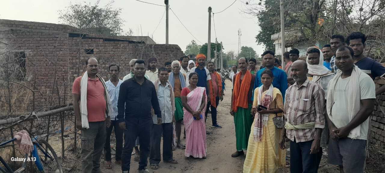 पथ निर्माण कार्य को बाधित करने का आरोप