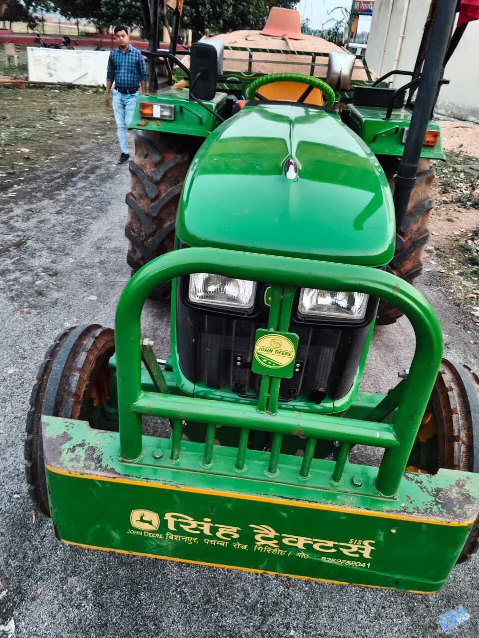 अवैध बालू लदे ट्रैक्टर को पुलिस ने किया जब्त