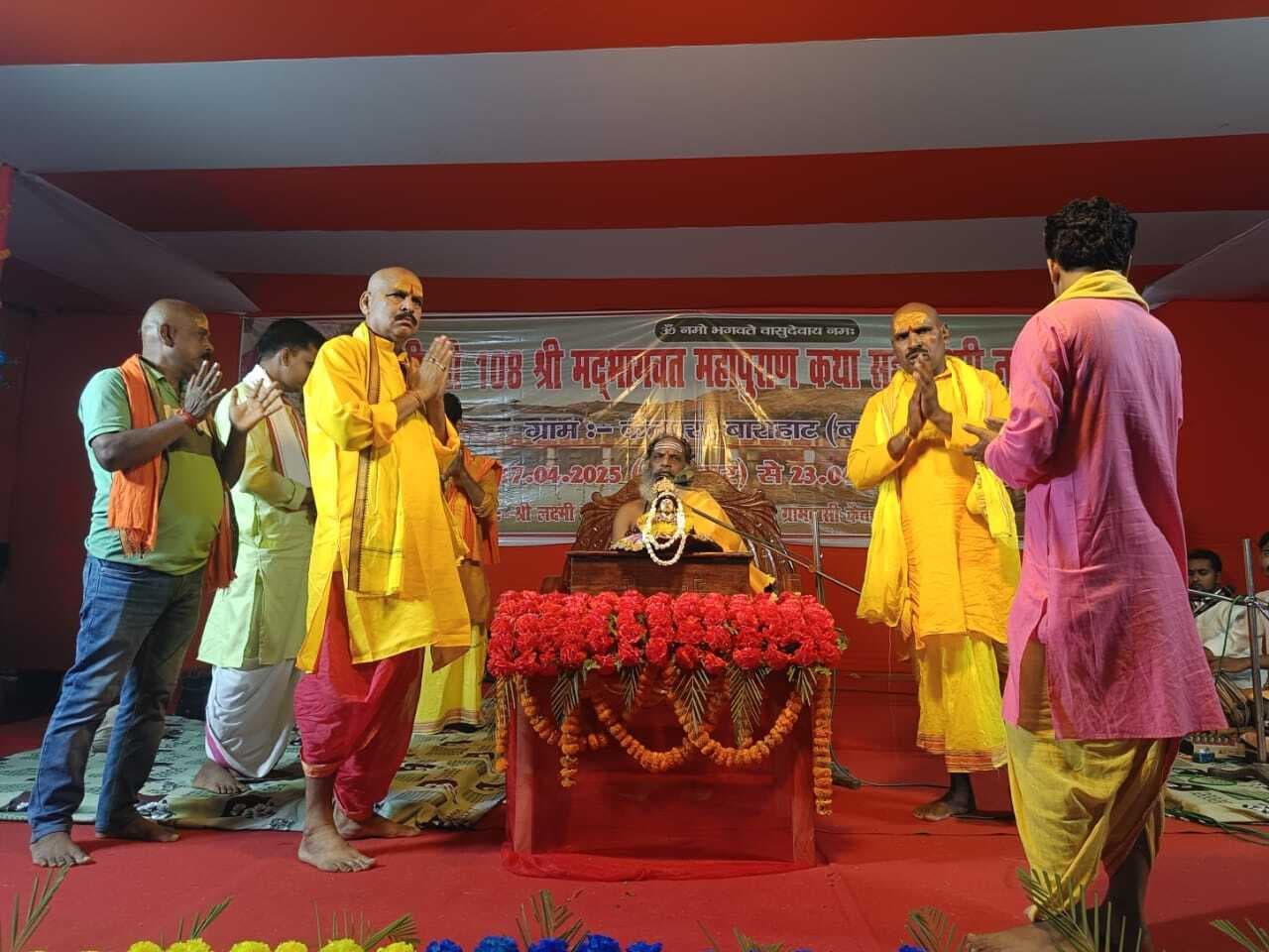 लक्ष्मी नारायण महायज्ञ में उमड़ रही है श्रद्धालुओं की भीड़