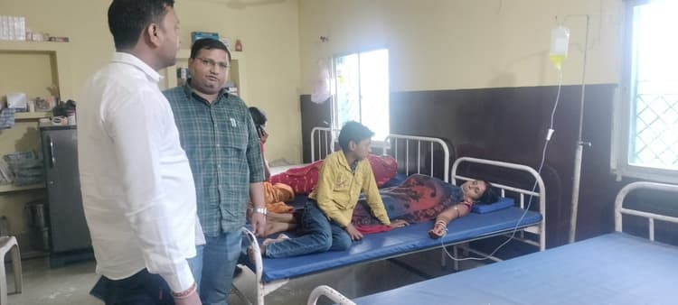 सोनायाठाढ़ी में स्वास्थ्य टीम ने की छापेमारी, झोलाछाप डॉक्टर का दवाखाना व मेडिकल स्टोर किया सील