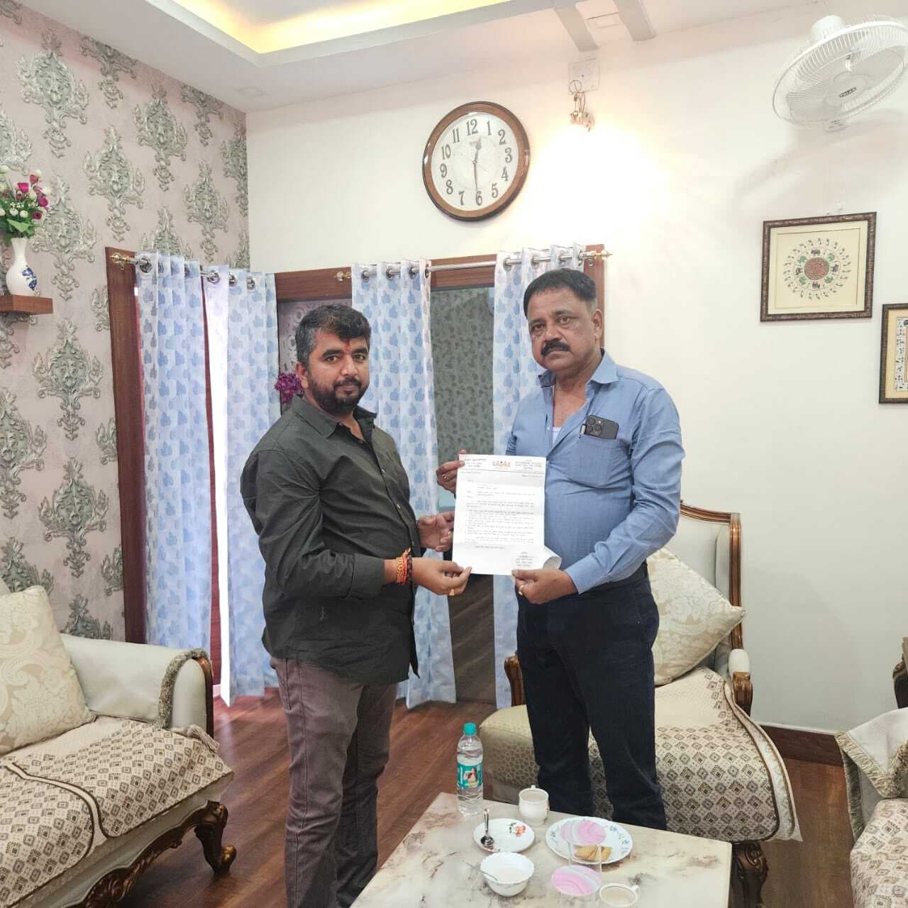 Giridih News :नगर विकास मंत्री से मिले जिप सदस्य, समस्याएं रखीं