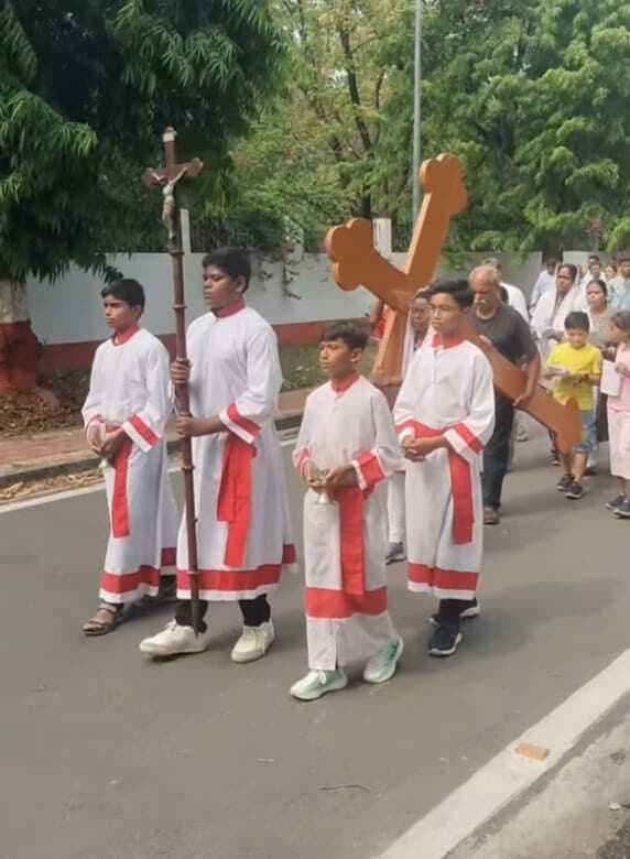 गिरिजा घरों में गुड फ्राईडे  पर की गयी प्रार्थना