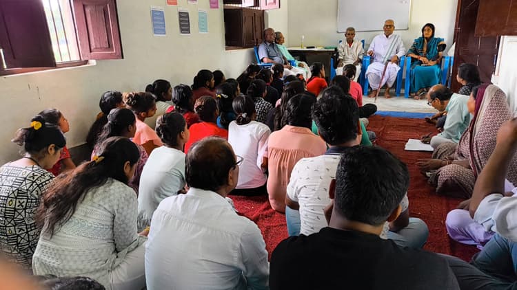 Madhubani News : भूदान दिवस पर कार्यक्रम का हुआ शुभारंभ