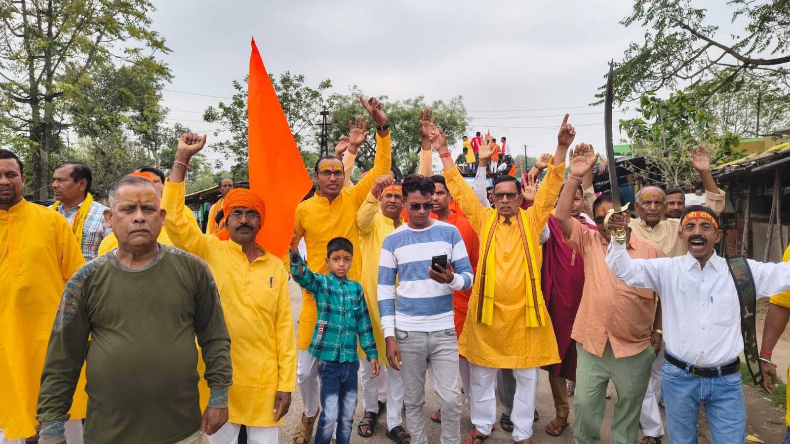 कलश यात्रा के साथ हनुमान प्राण प्रतिष्ठा महायज्ञ शुरु