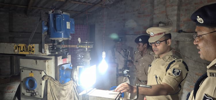 Motihari: मुंगेर की तरह पलनवा में बन रहे थे छोटे से लेकर बड़े स्वचालित हथियार