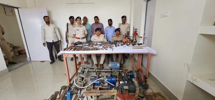 Motihari: बॉर्डर पर मुर्गी फॉर्म की आड़ में चल रही थी मिनी गन फैक्ट्री, चार गिरफ्तार