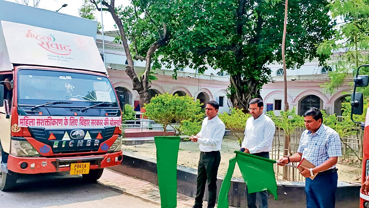 saran news. 2116 स्थलों पर होगा महिला संवाद कार्यक्रम, 18 रथ रवाना