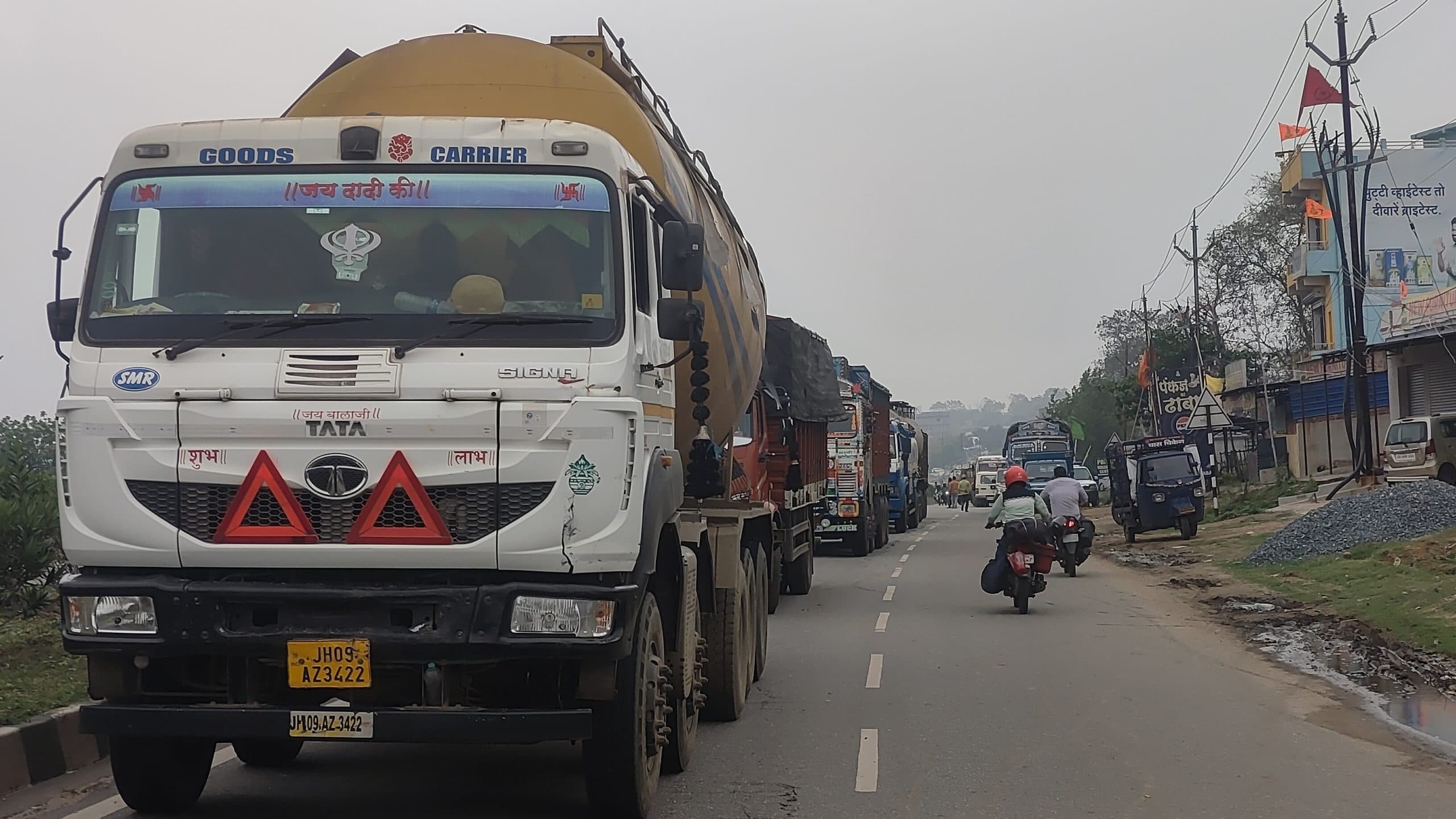 Bokaro News : ट्रक के धक्के से दो साइकिल सवार घायल, छह घंटे जाम रहा फोरलेन